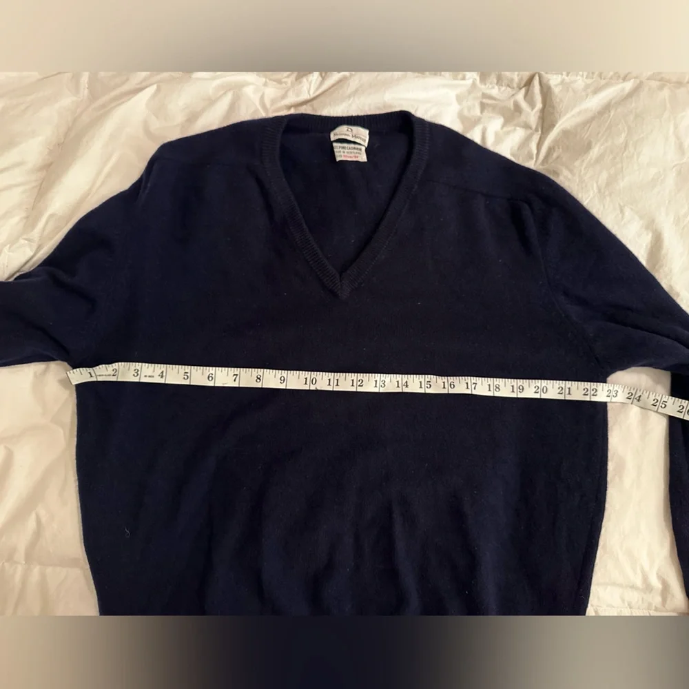 VTG CASHMERE MENS NEIMAN MARCUS PULLOVER V-NECK NAVY SWEATER - Picture 4 of 6